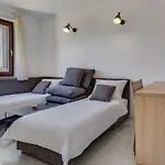 Apartment Lovisca Jezera